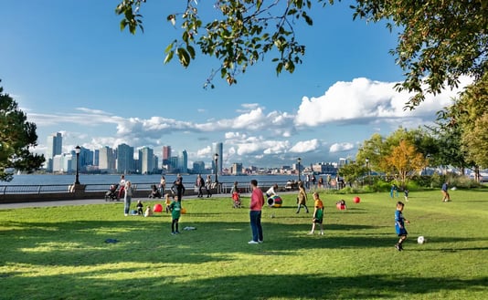 Riverside Park - Image by Boris-B / Shutterstock.com